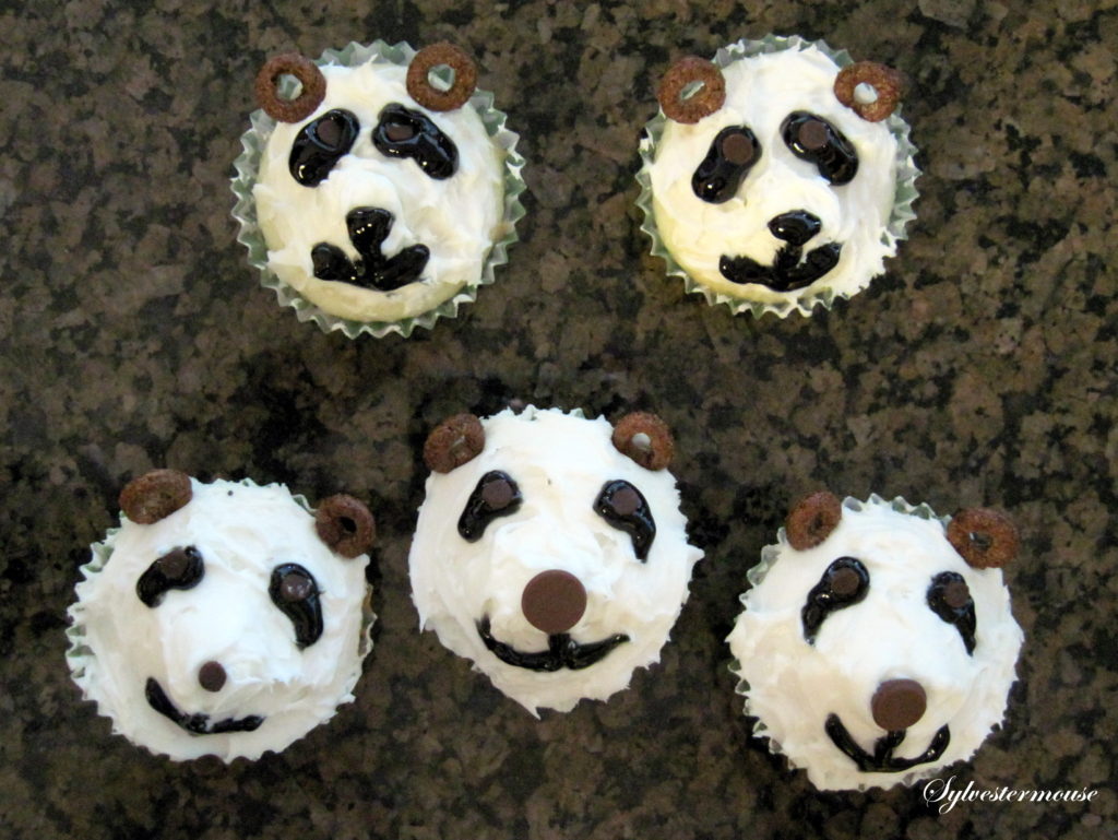 panda cupcakes - YouTube