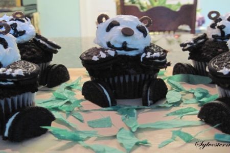 How to Decorate Panda Cupcakes