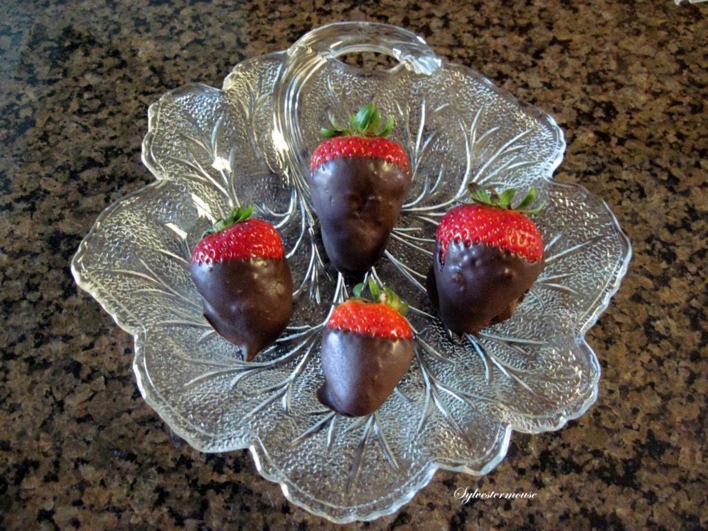 How to Make Chocolate Covered Strawberries