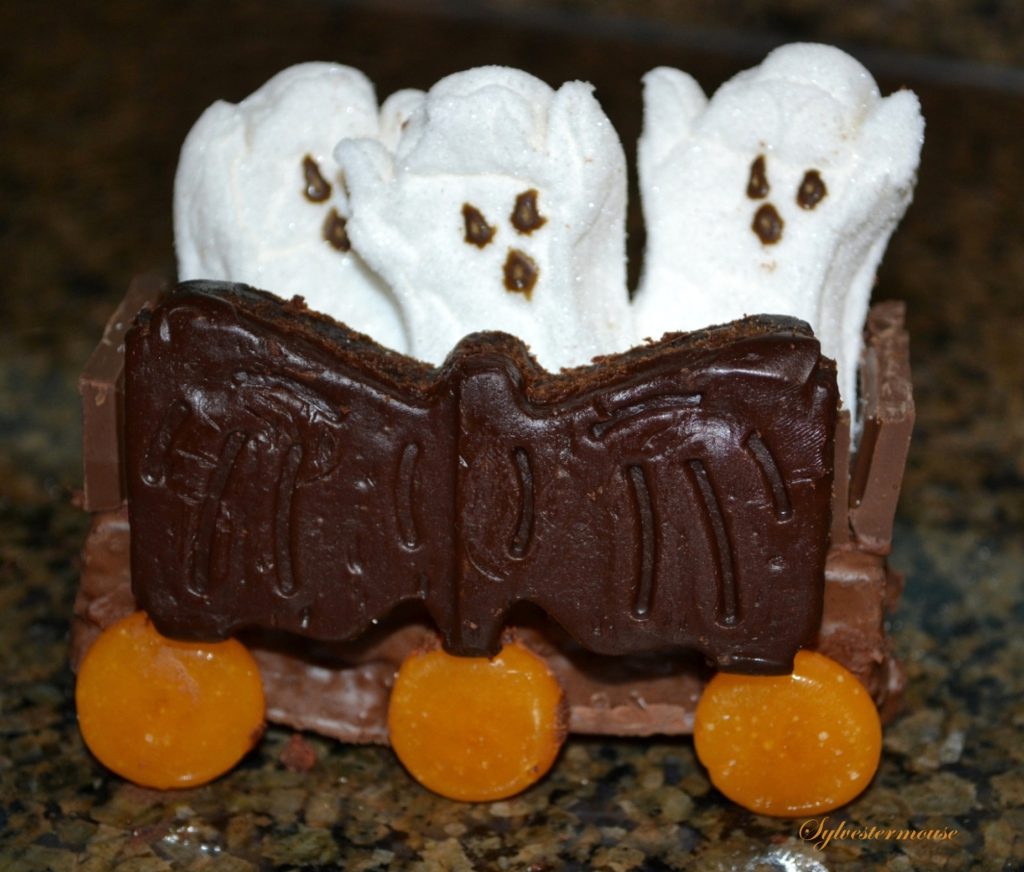 Halloween Ghost Train Cake Tutorial