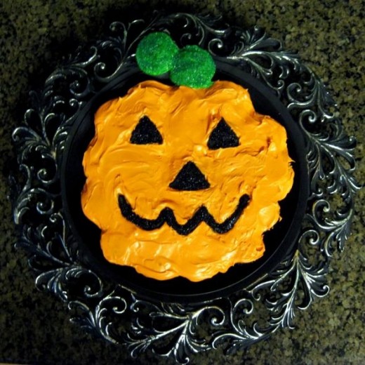 Step by Step Directions to Make a Halloween Pumpkin Cupcake Cake